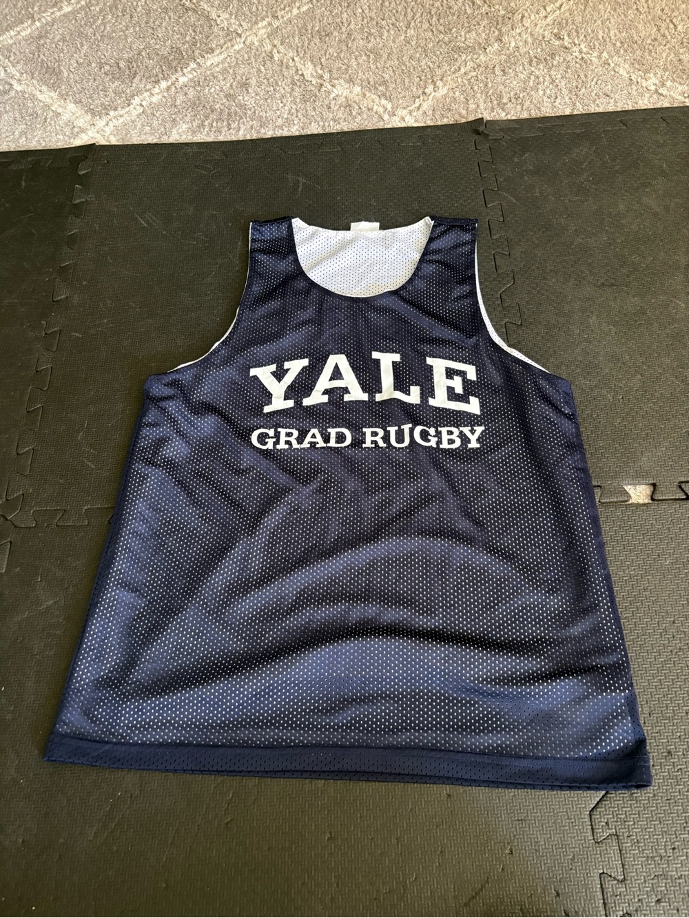 Yale Grad Rugby Practice Pinnie Jersey Reversible Men’s Large